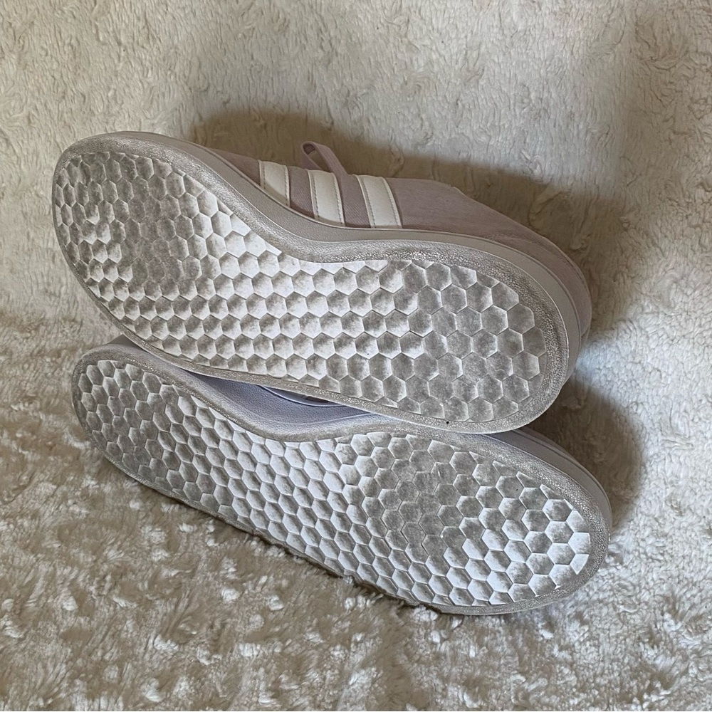 Adidas Women's lavender Sneakers W10.5 - Picture 8 of 9
